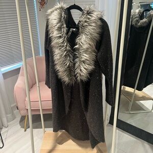 NWT Jennifer Lopez grey cardigan with fur on hood and sparkles size M never worn
